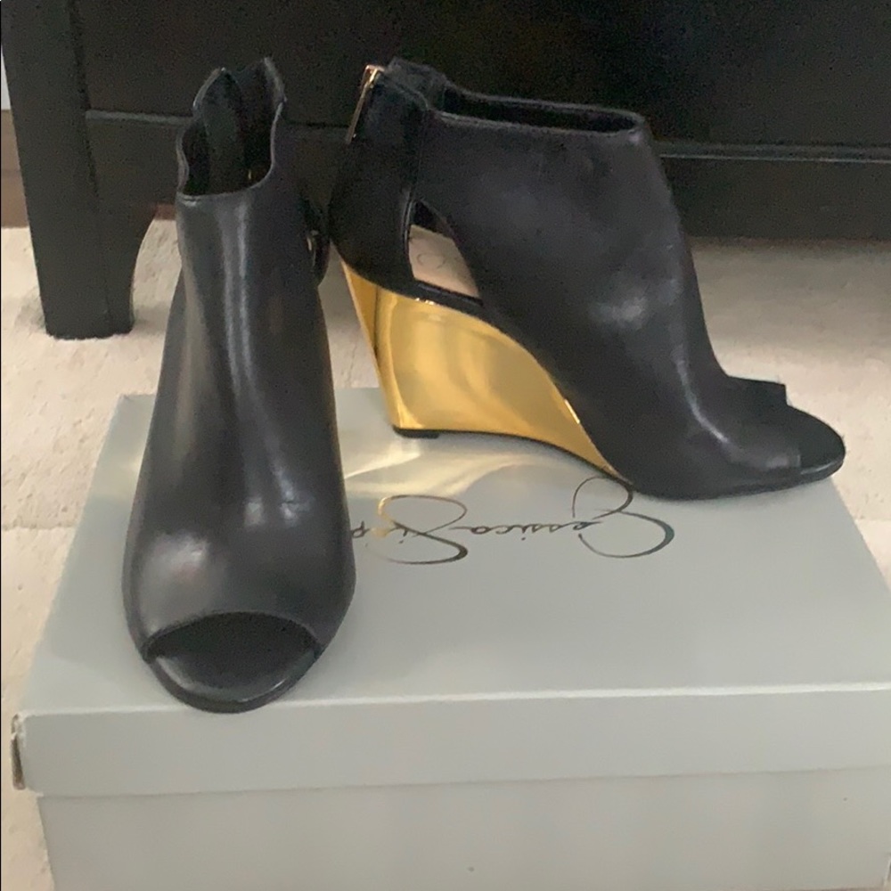 Jessica Simpson black and gold wedges